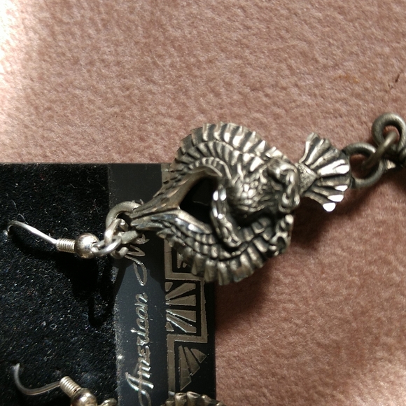 🆕Earrings Pewter American Made Eagle With Tribal Feathers Vintage New W/Tags - Picture 8 of 8